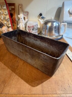Vintage Rectangular Loaf Pan — Rustic Black/Gray Bread Tin